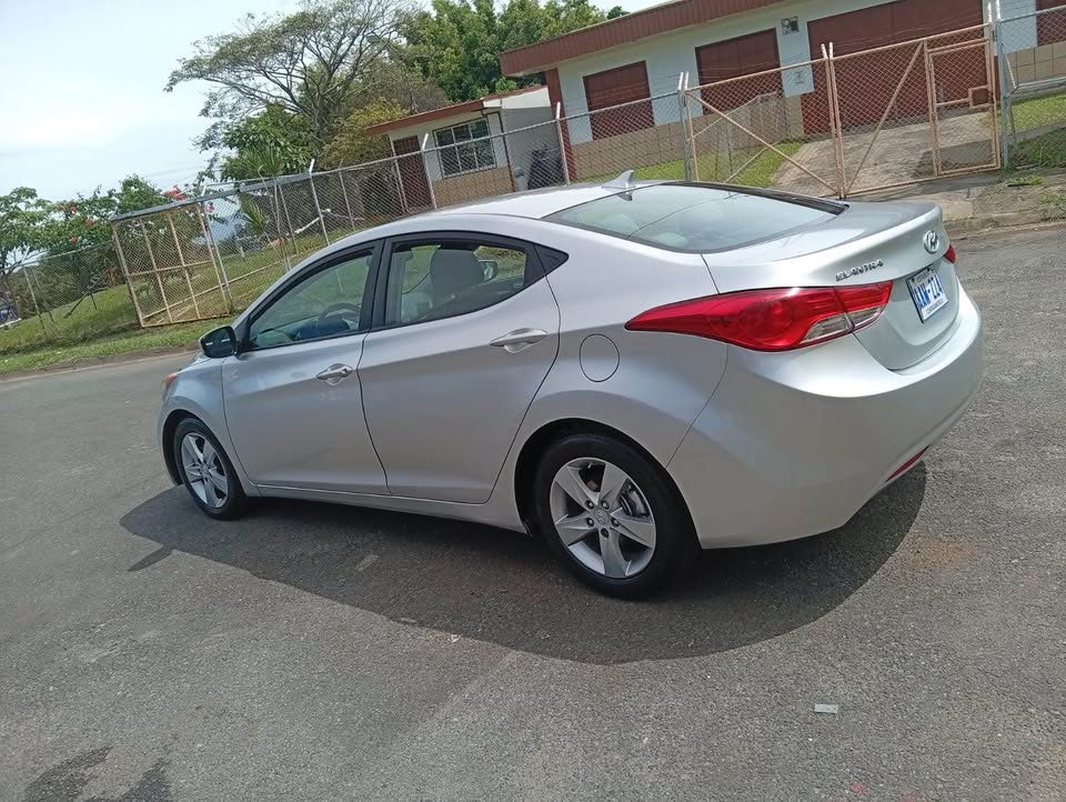 2013 Hyundai Elantra - foto 3