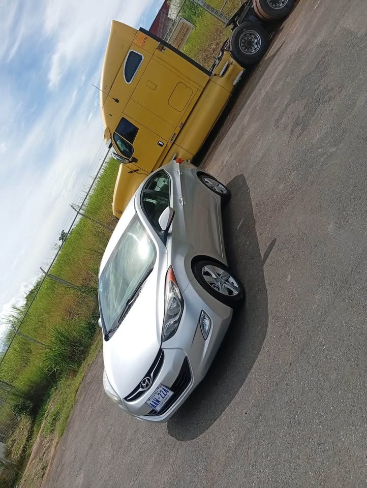 2013 Hyundai Elantra - foto 5