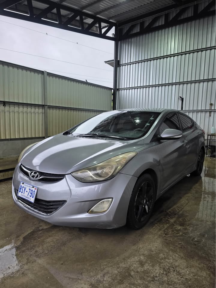 2011 Hyundai Elantra - foto 2