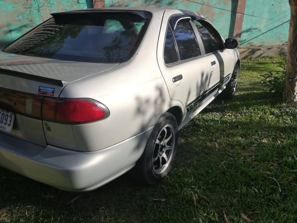 1997 Nissan Sentra - foto 2