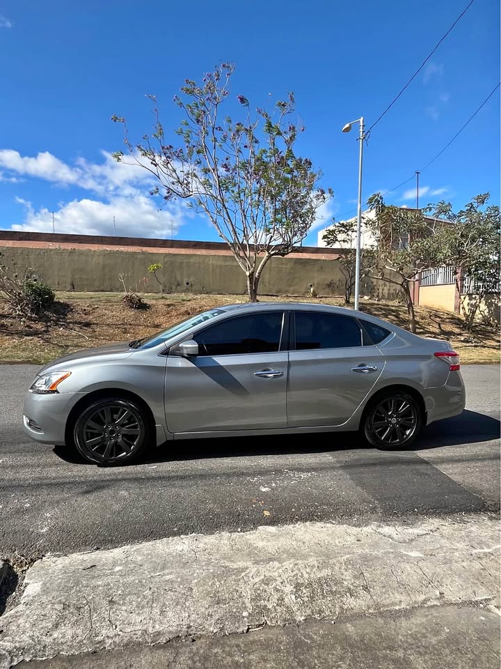 2014 Nissan Sentra - foto 1