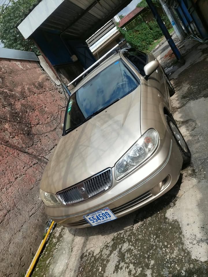 2004 Nissan Almera - foto 2