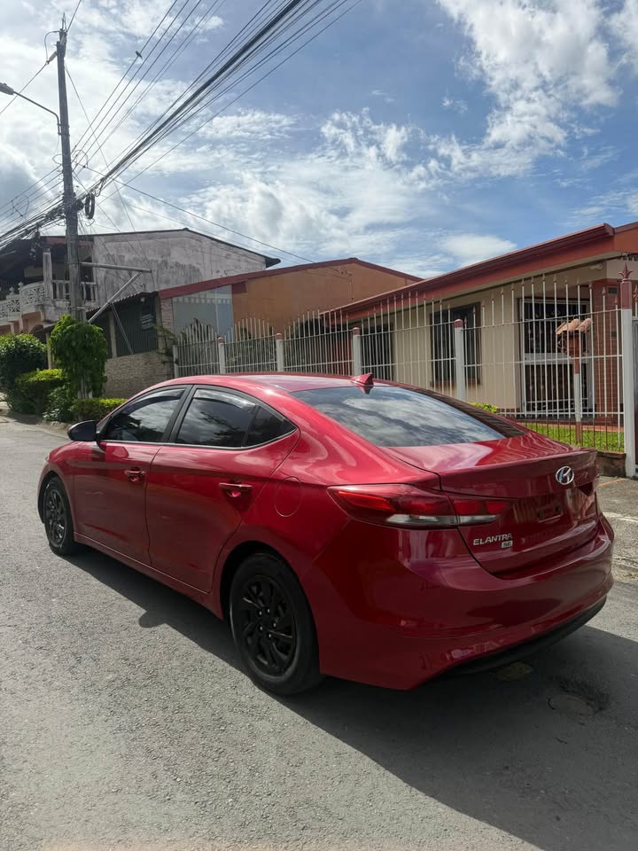 2017 Hyundai Elantra - foto 2