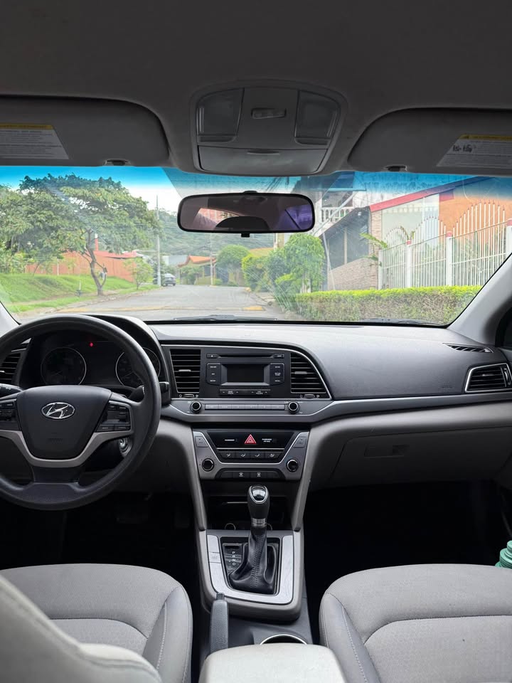 2017 Hyundai Elantra - foto 5