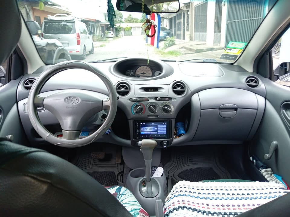 2001 Toyota Yaris - foto 2