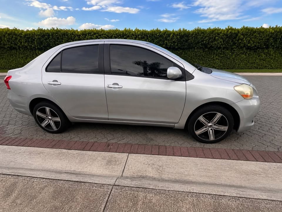 2012 Toyota Yaris - foto 3
