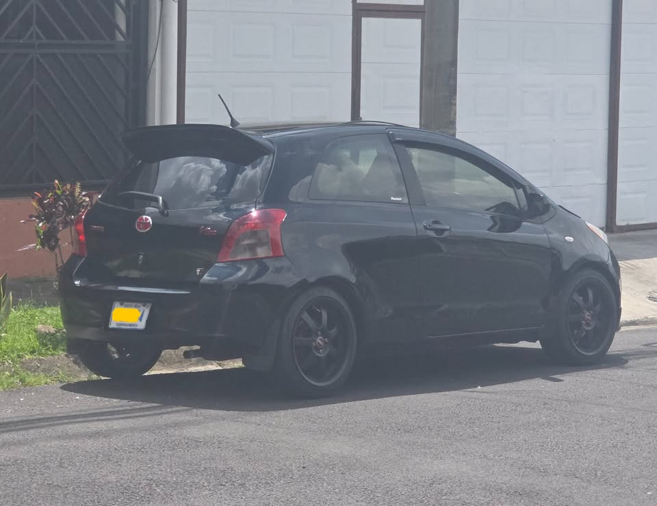 2007 Toyota Yaris - foto 2