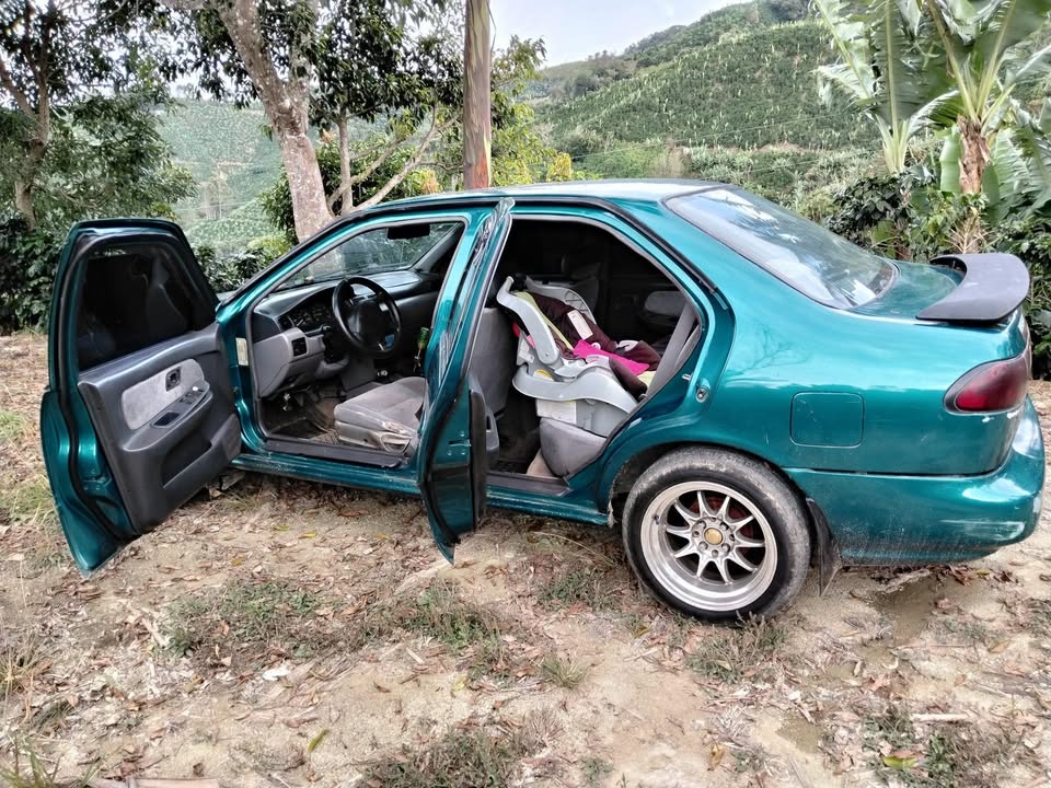 1996 Nissan Sentra - foto 2
