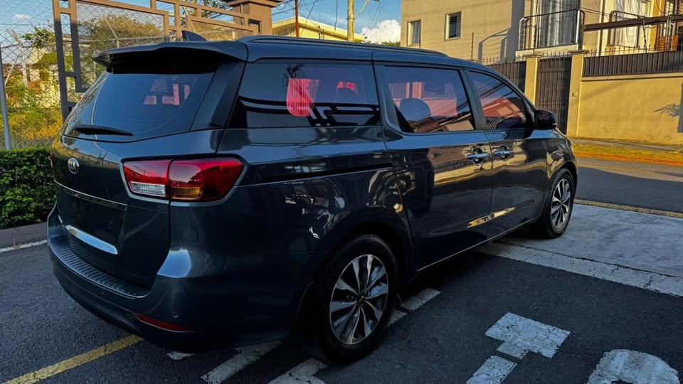2015 Kia Carnival - foto 3