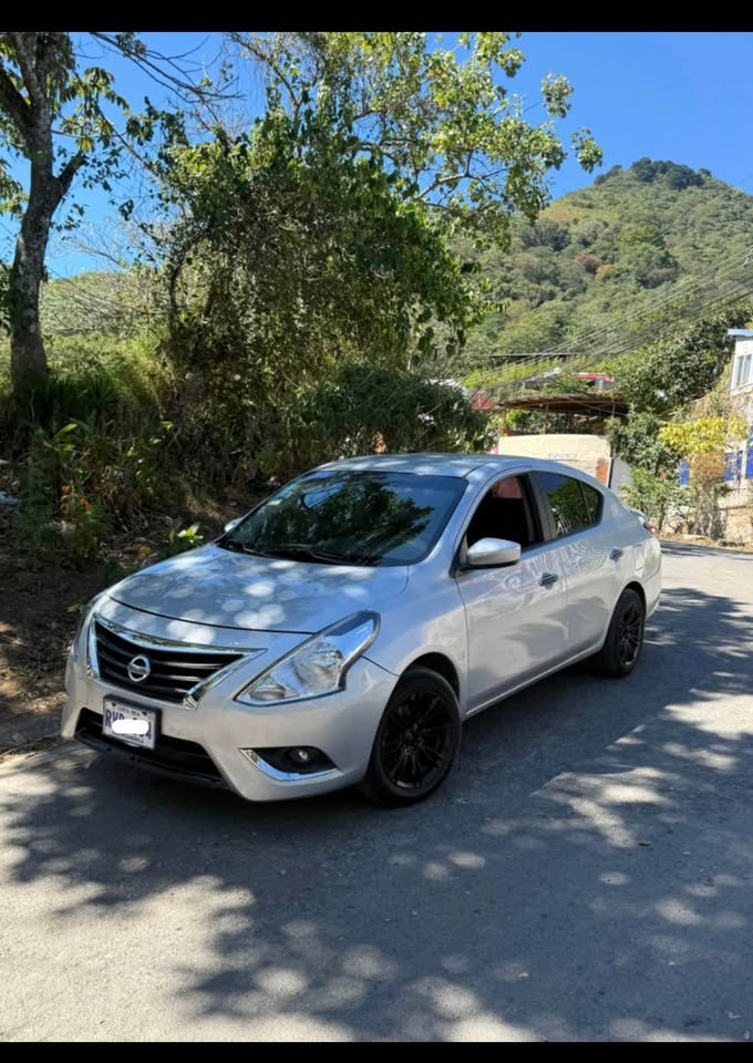 2017 Nissan Versa - foto 2