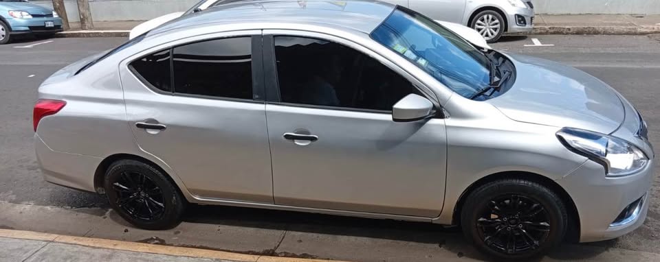 2017 Nissan Versa - foto 4