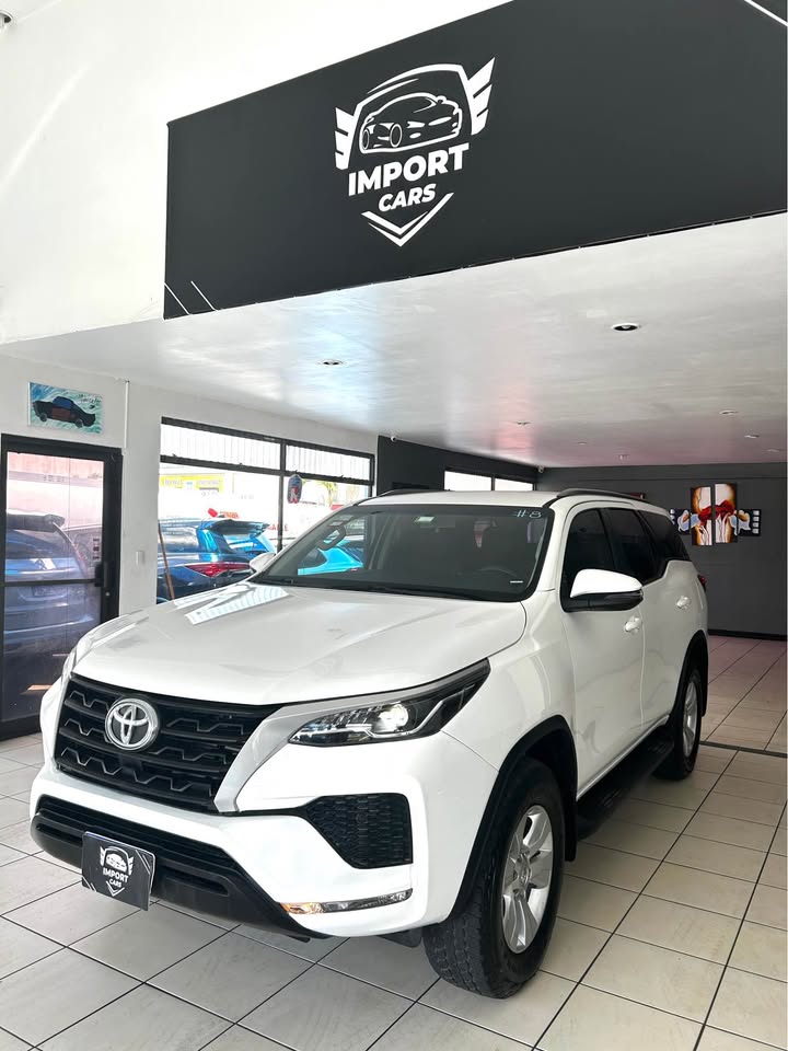 2024 Toyota Fortuner - foto 2