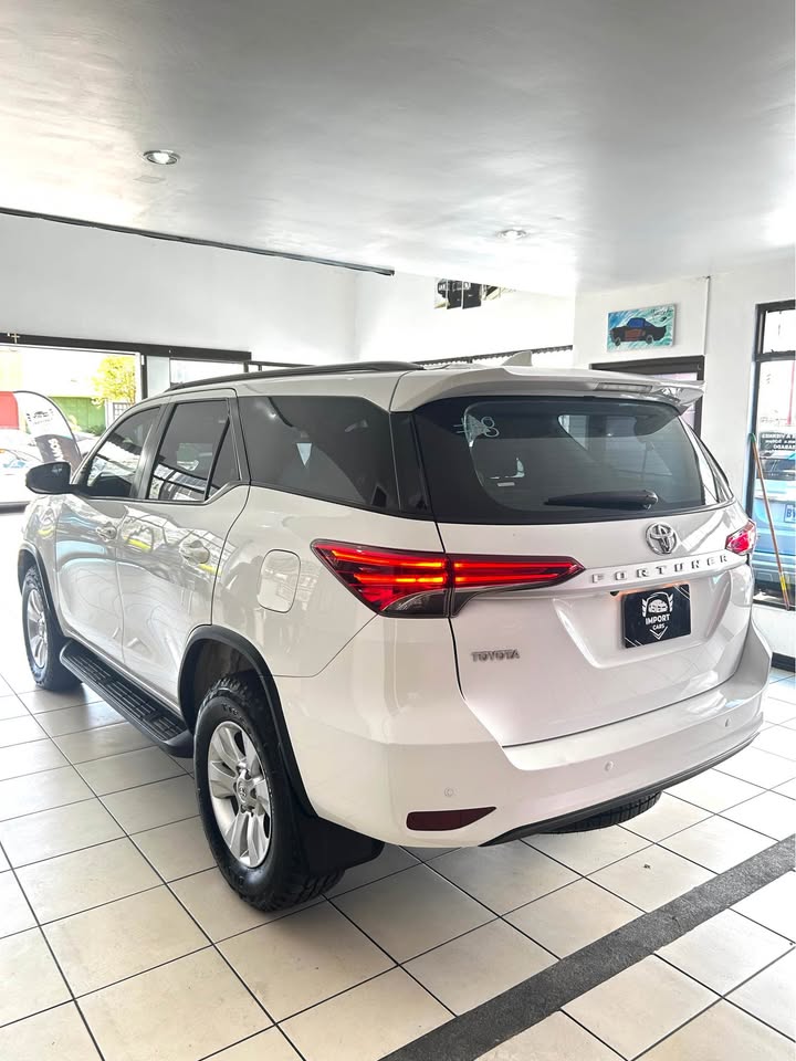 2024 Toyota Fortuner - foto 3