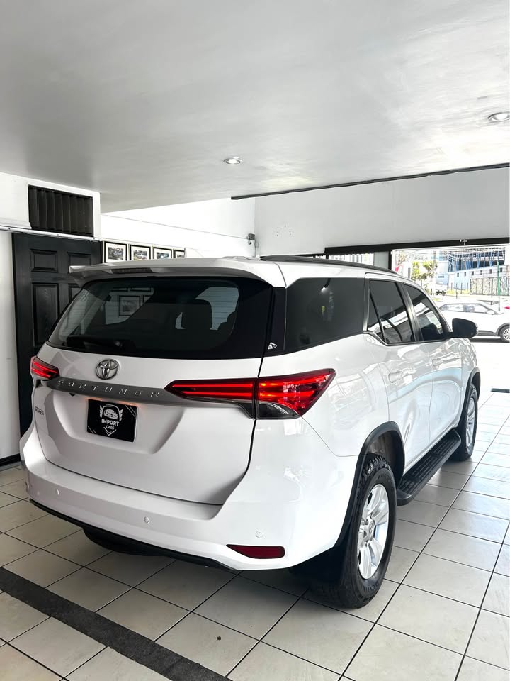 2024 Toyota Fortuner - foto 4