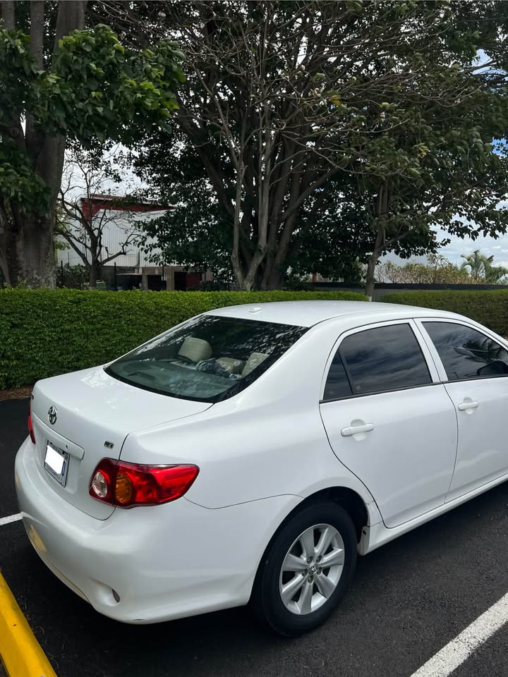 2010 Toyota Corolla - foto 2