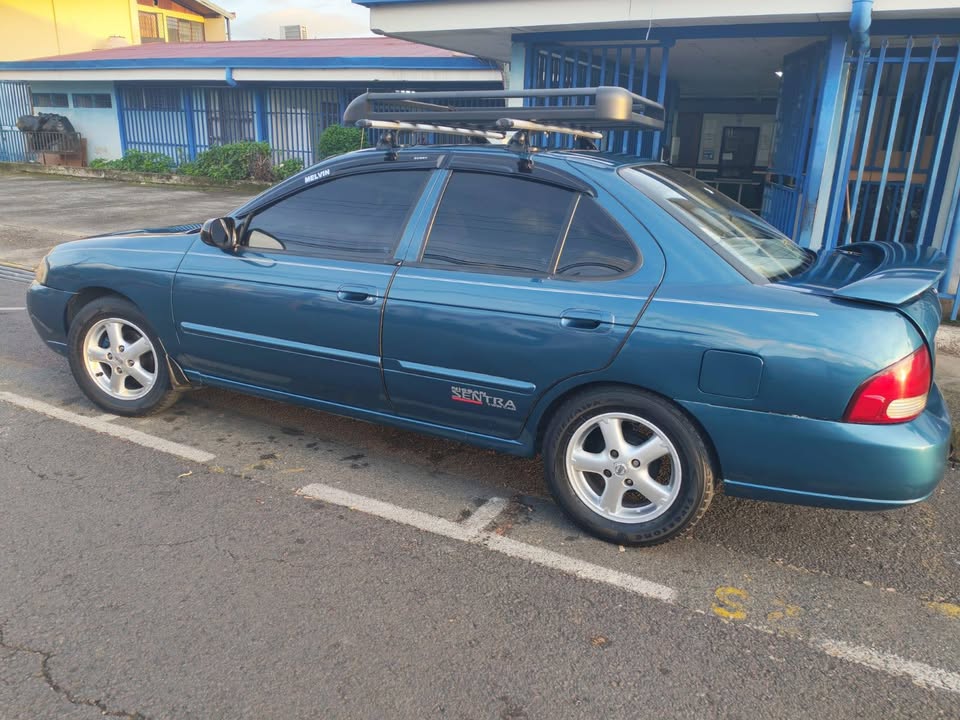 2003 Nissan Sentra - foto 2
