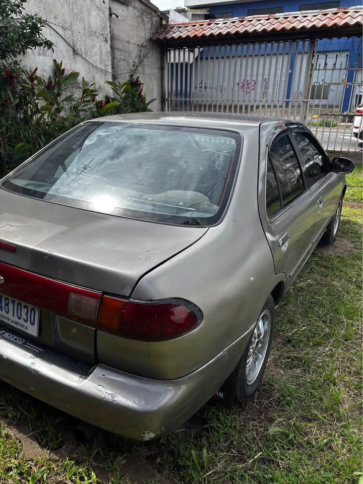 1997 Nissan Sentra - foto 4