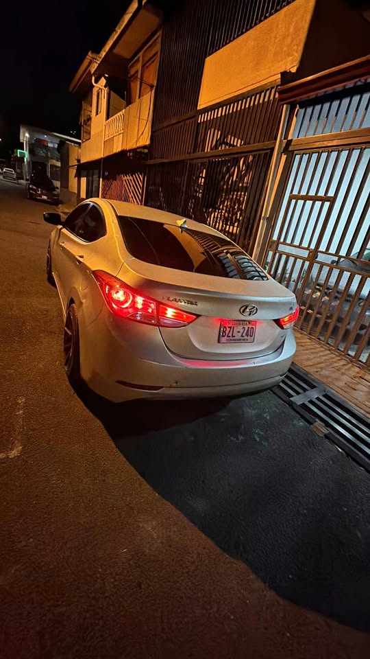 2014 Hyundai Elantra - foto 1