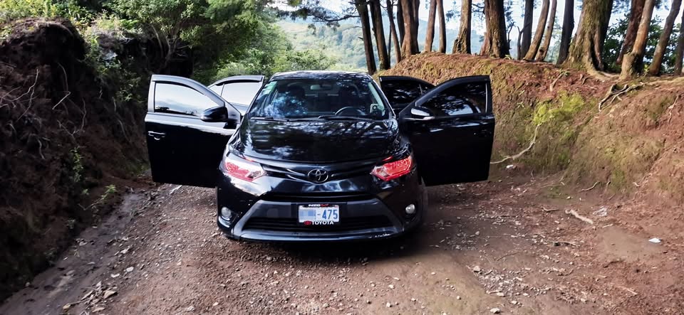 2015 Toyota Yaris - foto 2