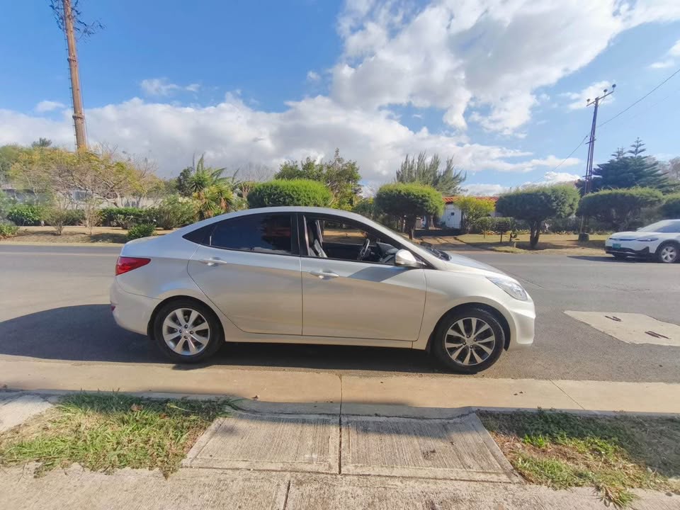 2014 Hyundai Accent - foto 2
