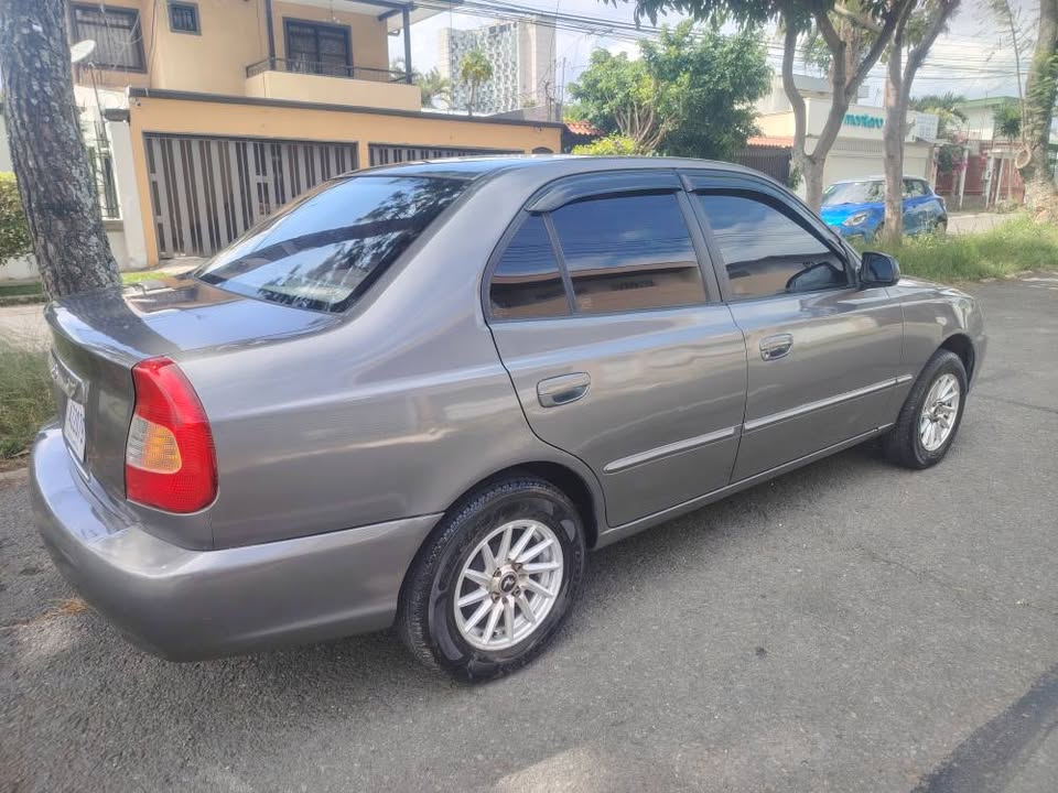 2000 Hyundai Accent - foto 3