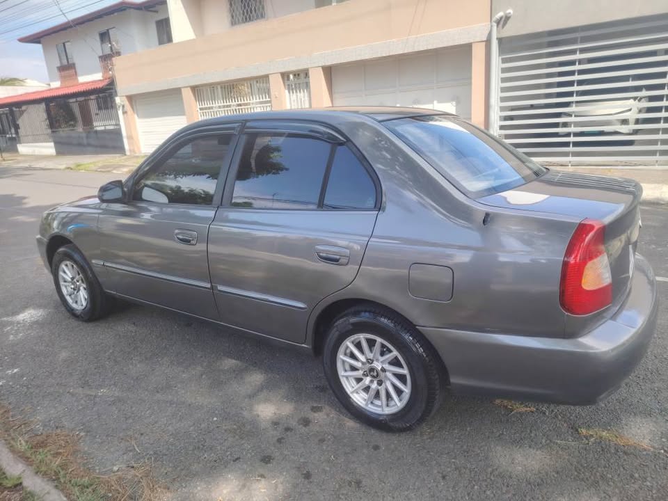 2000 Hyundai Accent - foto 4