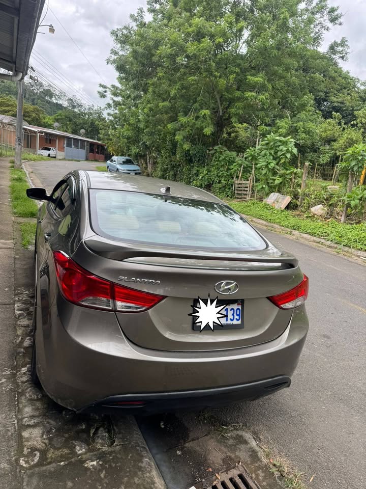 2013 Hyundai Elantra - foto 5