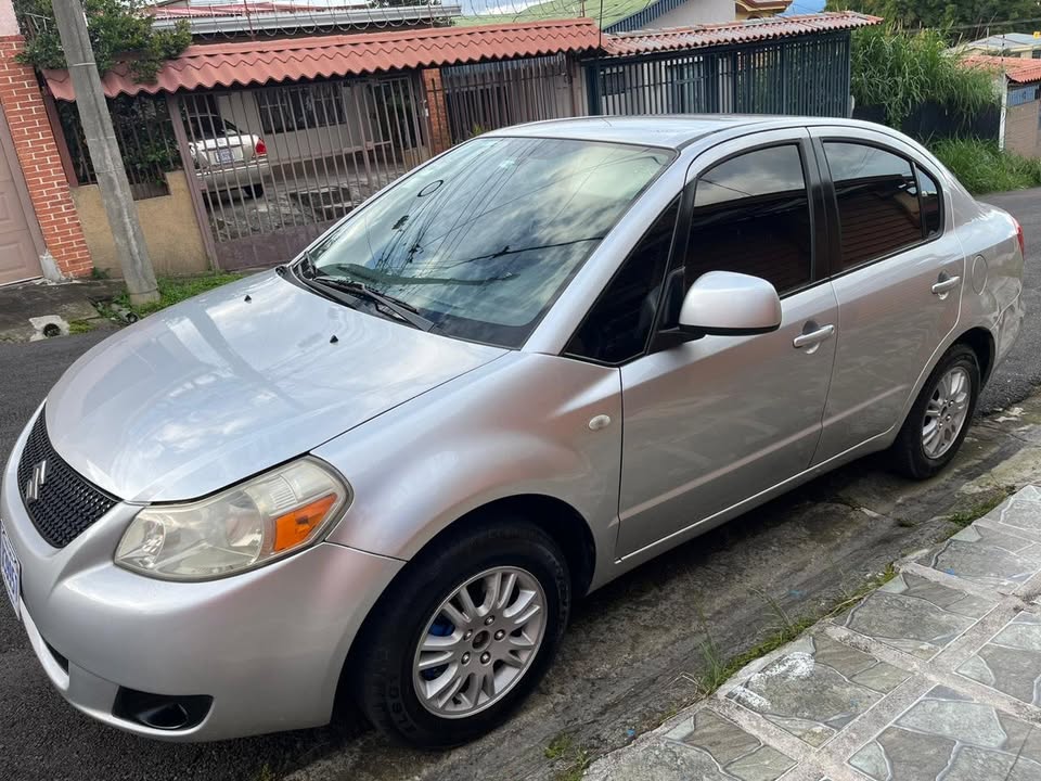 2011 Suzuki SX4 - foto 2