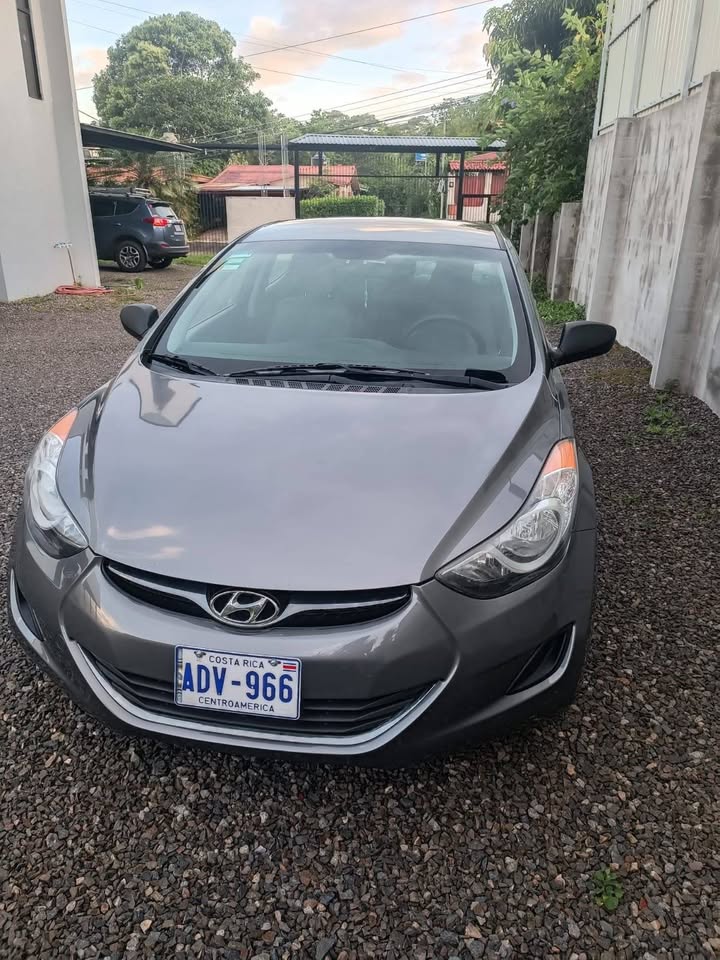 2013 Hyundai Elantra - foto 2