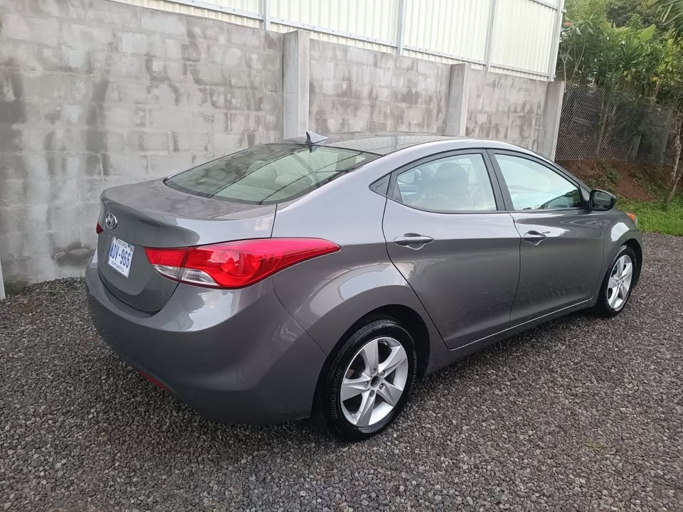 2013 Hyundai Elantra - foto 3