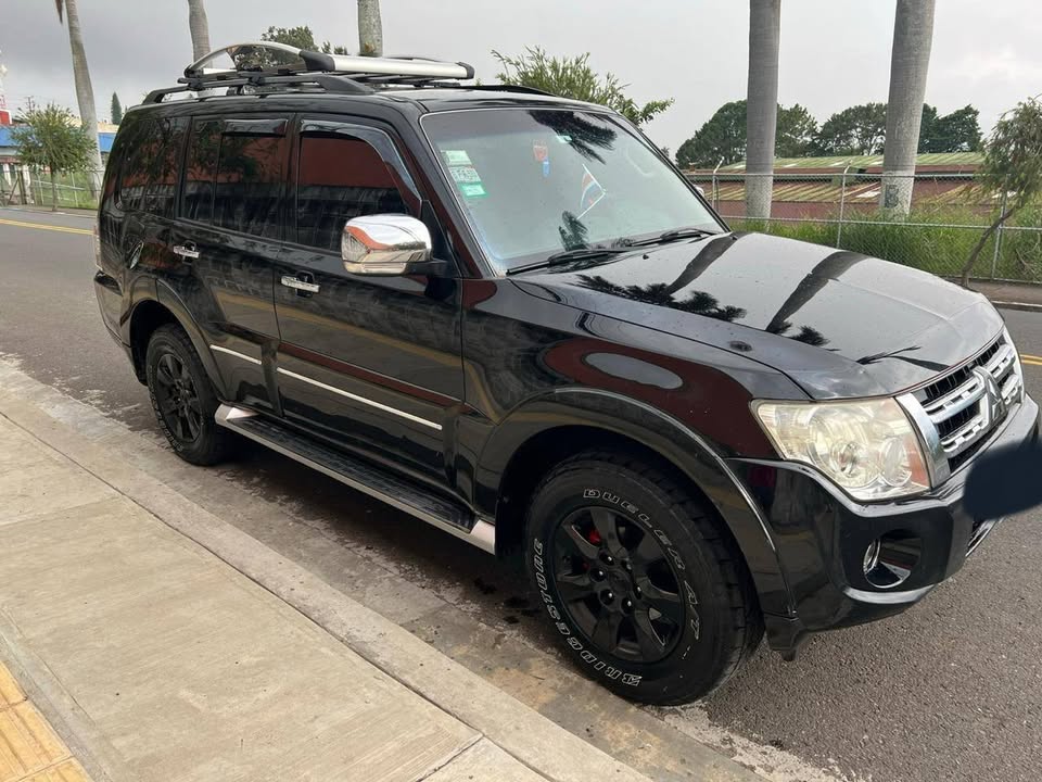 2013 Mitsubishi Montero - foto 2