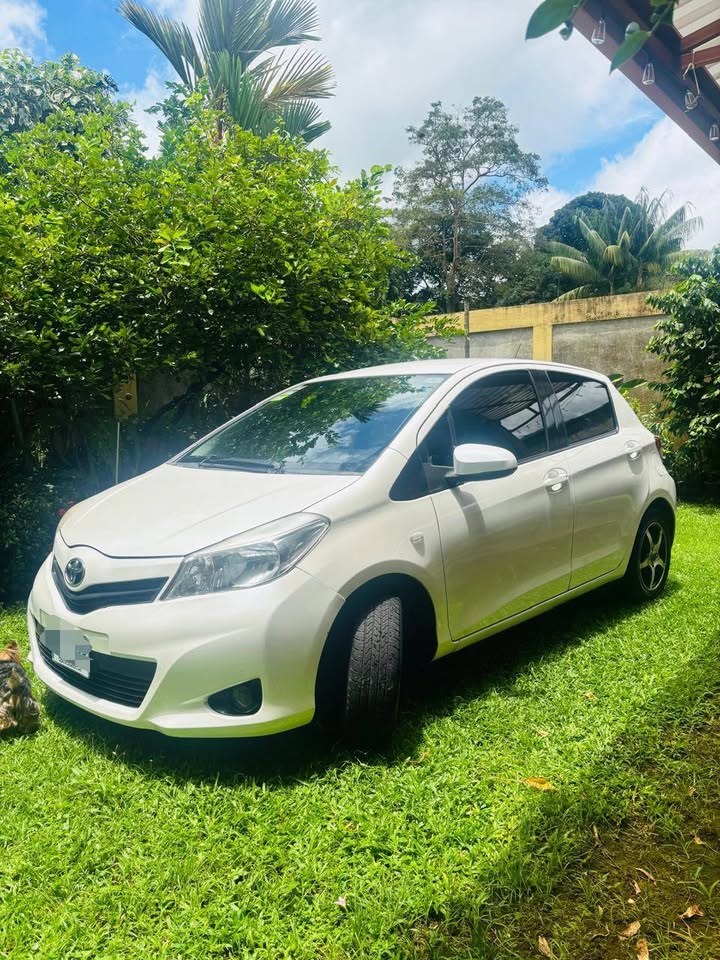 2012 Toyota Yaris - foto 2