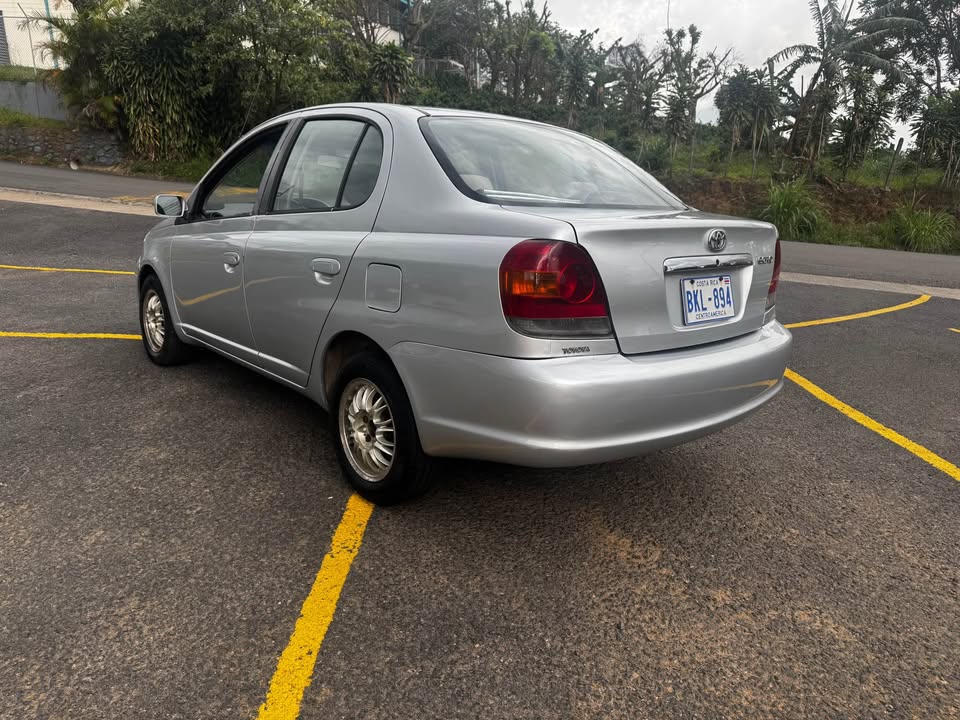 2003 Toyota Yaris - foto 2