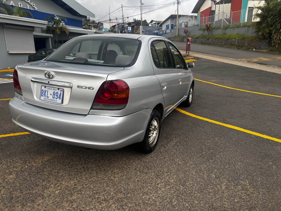 2003 Toyota Yaris - foto 5