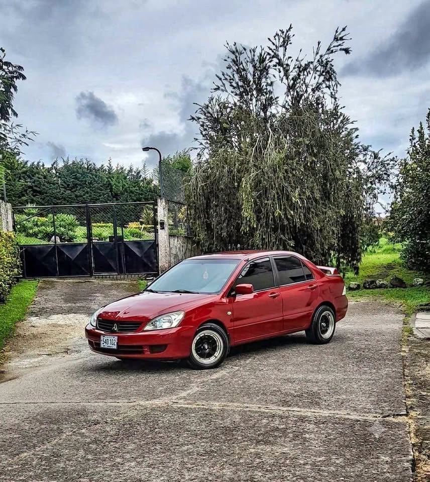 2004 Mitsubishi Lancer - foto 2