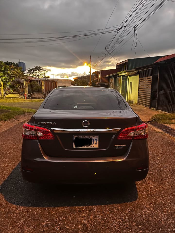 2015 Nissan Sentra - foto 4
