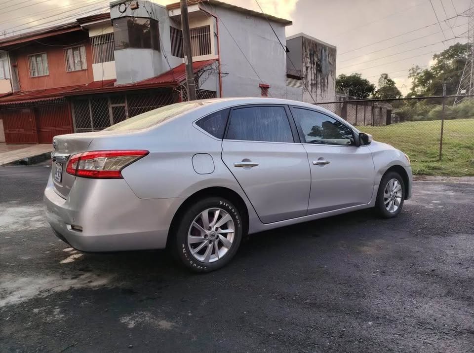 2015 Nissan Sentra - foto 2