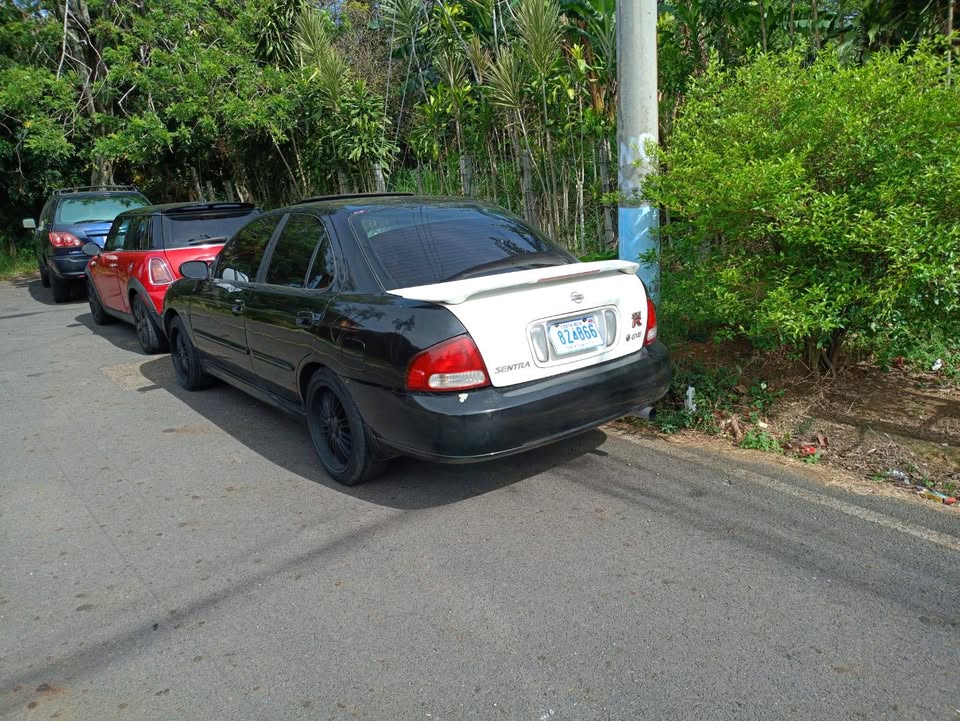 2002 Nissan Sentra - foto 2