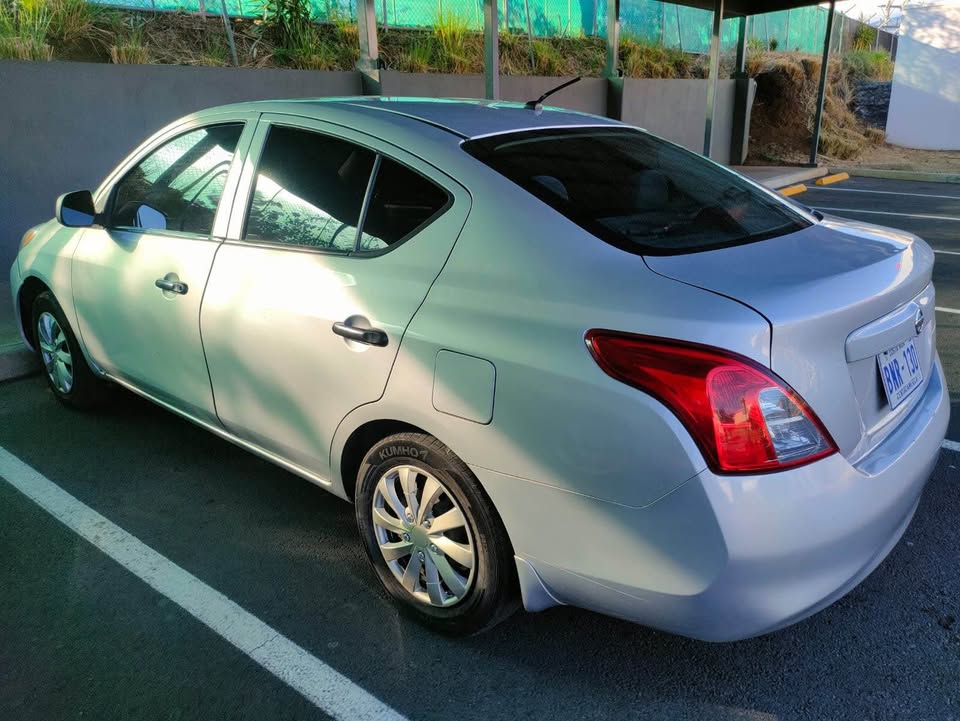 2012 Nissan Versa - foto 2