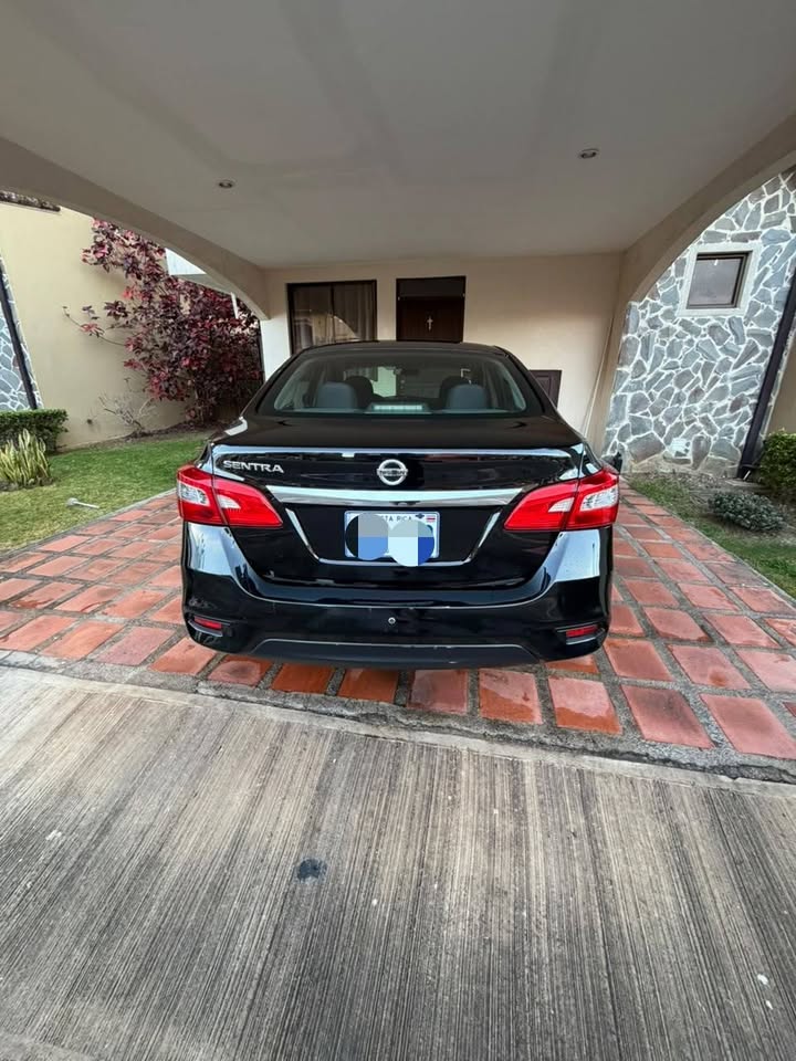 2017 Nissan Sentra - foto 2