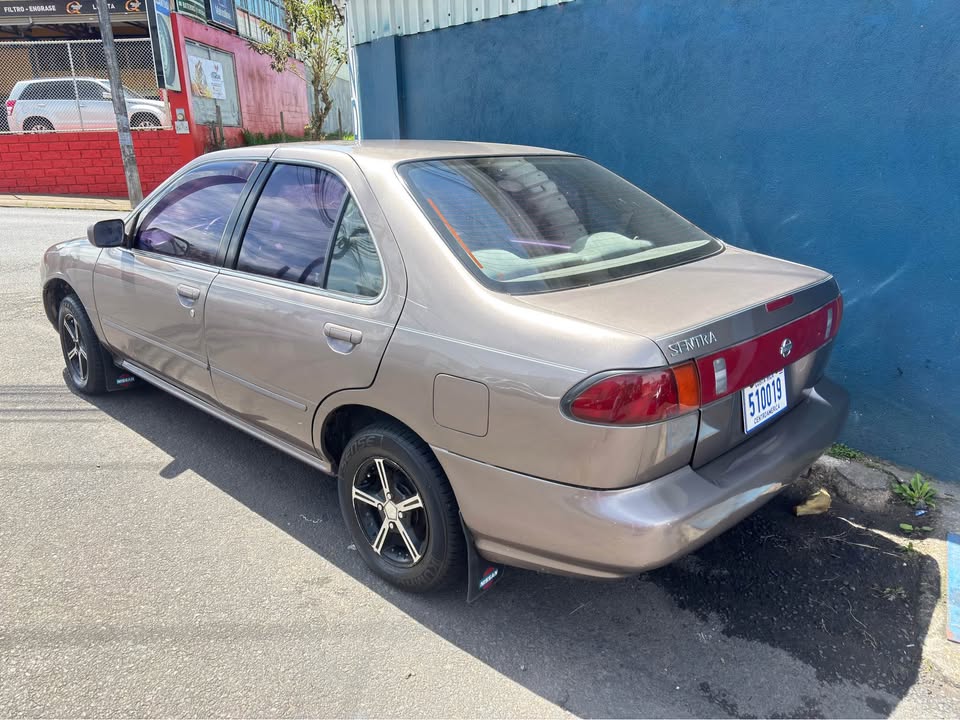 1996 Nissan Sentra - foto 2