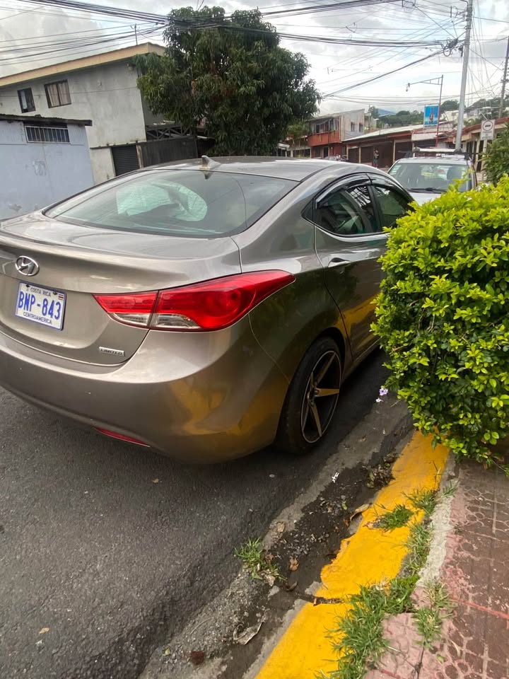 2012 Hyundai Elantra - foto 4