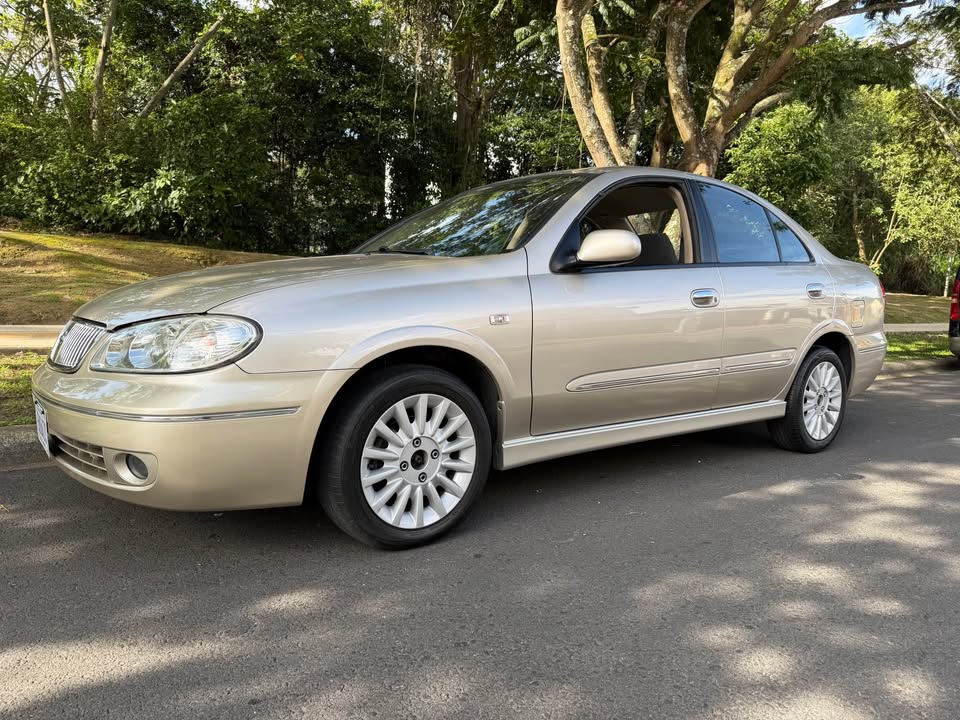 2005 Nissan Almera - foto 2