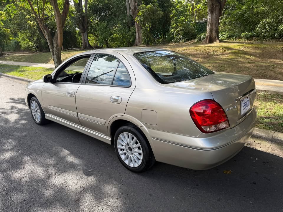 2005 Nissan Almera - foto 5