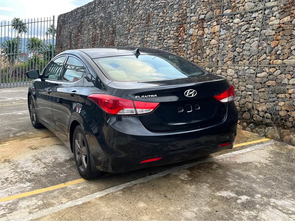 2013 Hyundai Elantra - foto 2