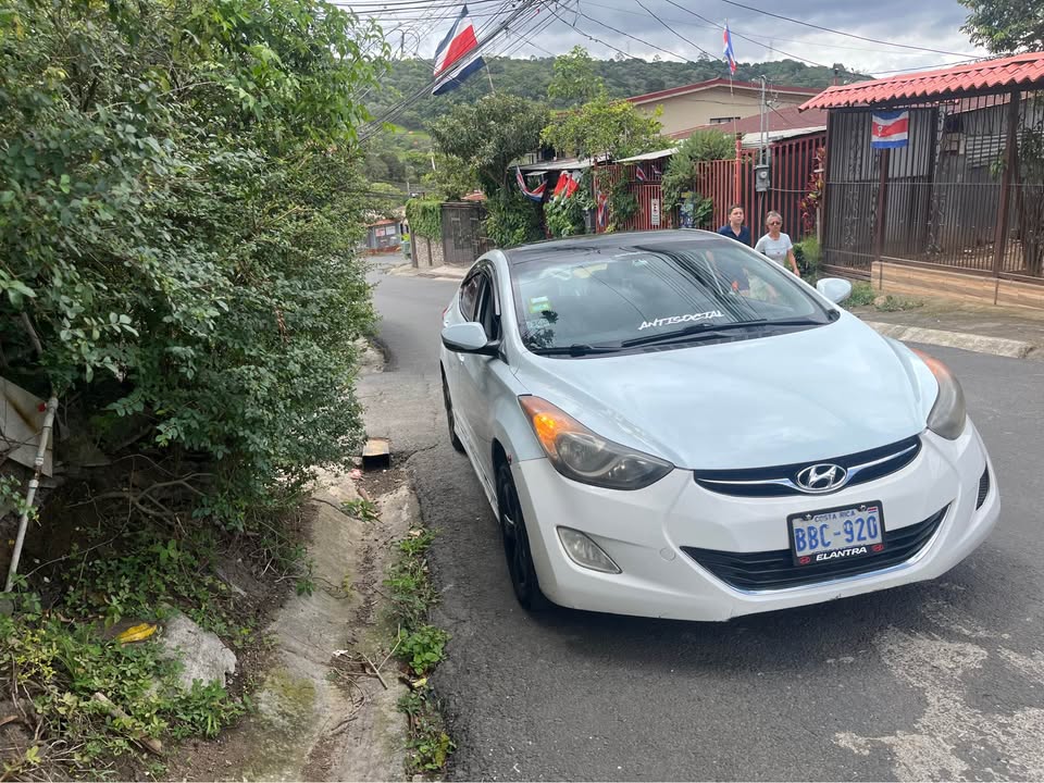 2012 Hyundai Elantra - foto 2