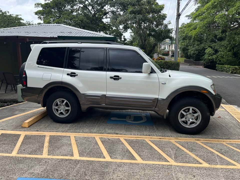 2001 Mitsubishi Montero - foto 2