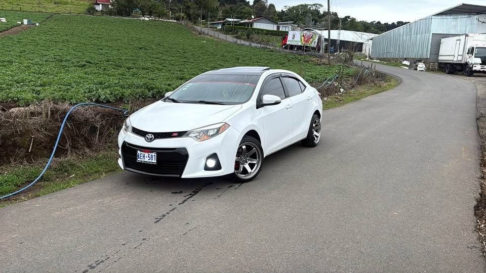 2016 Toyota Corolla - foto 2