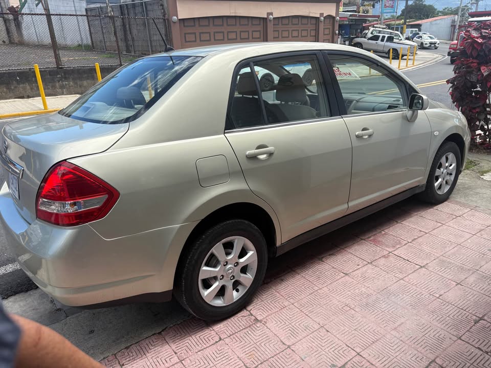 2008 Nissan Tiida - foto 5