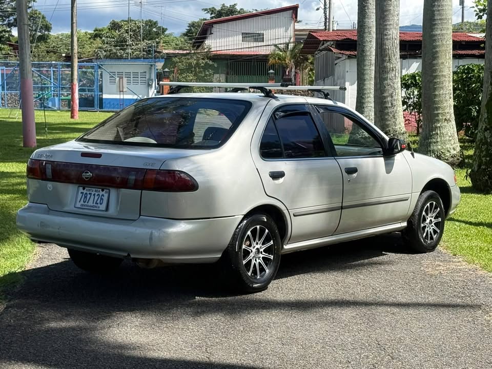 1996 Nissan Sentra - foto 2